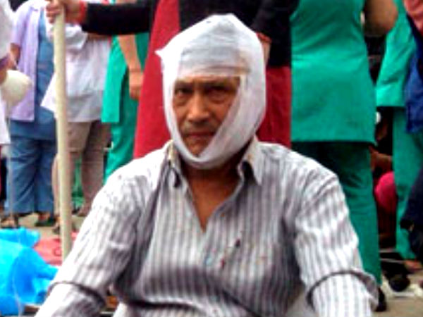 ভূমিকম্পে আহতদের কপালে 'স্টিকার' সাঁটিয়ে বিতর্কে বিহারের হাসপাতাল ভূমিকম্পে আহতদের কপালে 'স্টিকার' সাঁটিয়ে বিতর্কে বিহারের হাসপাতাল