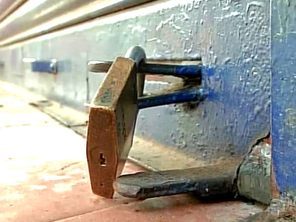 একদিকে ধর্মঘটীরা অন্যদিকে সরকার, বনধে রাজ্য জুড়ে মিশ্র প্রভাব একদিকে ধর্মঘটীরা অন্যদিকে সরকার, বনধে রাজ্য জুড়ে মিশ্র প্রভাব