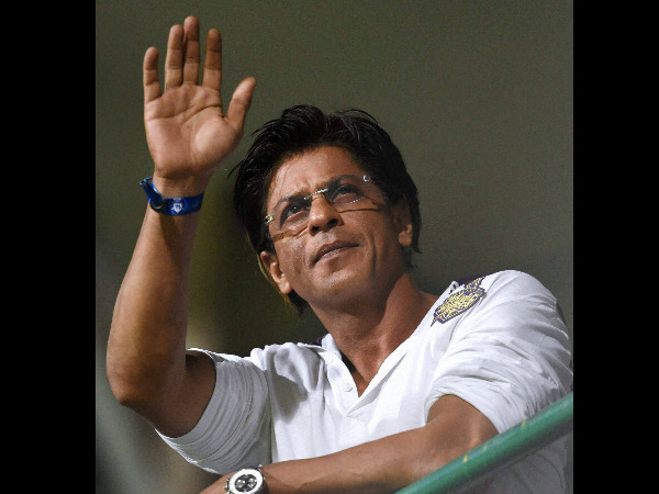 নিষেধাজ্ঞা জারি, তাই এখনও ওয়াংখেড়েতে ঢুকতে পারবেন না কিং খান নিষেধাজ্ঞা জারি, তাই এখনও ওয়াংখেড়েতে ঢুকতে পারবেন না কিং খান