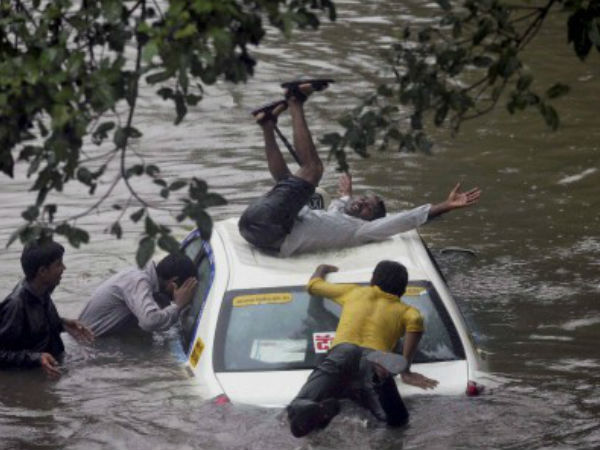 জলমগ্ন মুম্বই