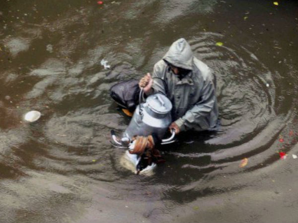 জলমগ্ন মুম্বই