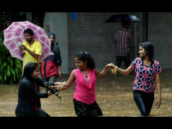 জলমগ্ন মুম্বই