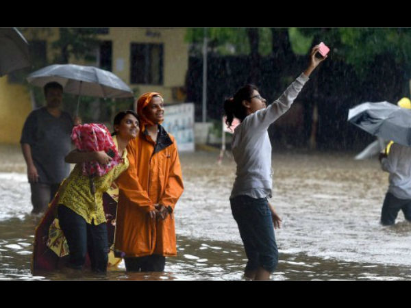 জলমগ্ন মুম্বই
