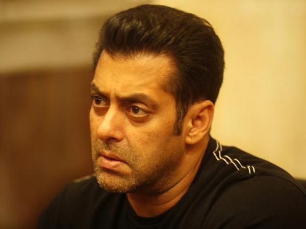 ফের বিপদে! এবার সলমনের বিরুদ্ধে ২৫০ কোটি টাকার মামলা ফের বিপদে! এবার সলমনের বিরুদ্ধে ২৫০ কোটি টাকার মামলা