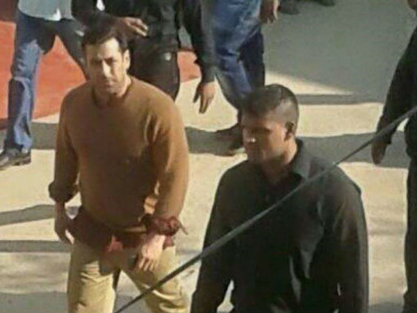 ফের আইনি গেরোয় সলমন