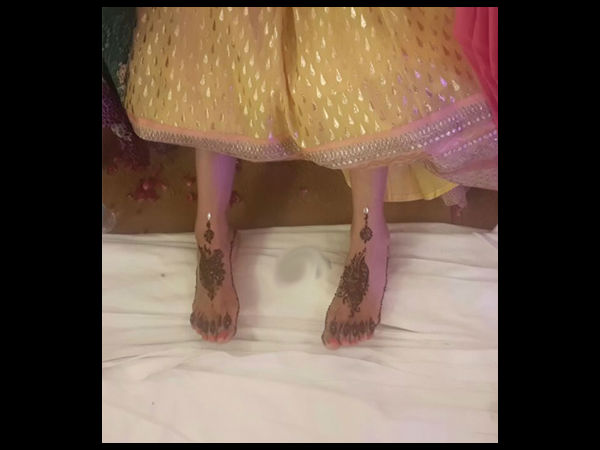 পায়ে মেহেন্দি