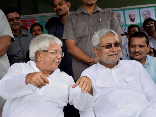 নীতীশের ইফতারে লালু