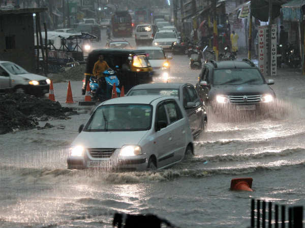 বৃষ্টিতে বিপর্যস্ত রাজধানী