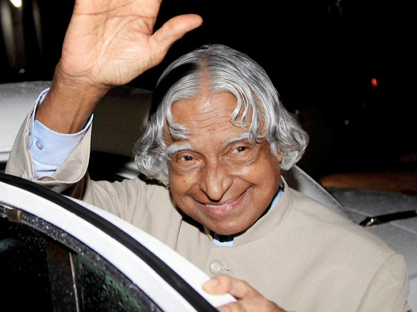 নিজের জমানো অর্থের সবটুকু দান
