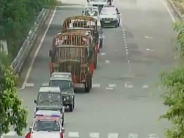 রাজপথে