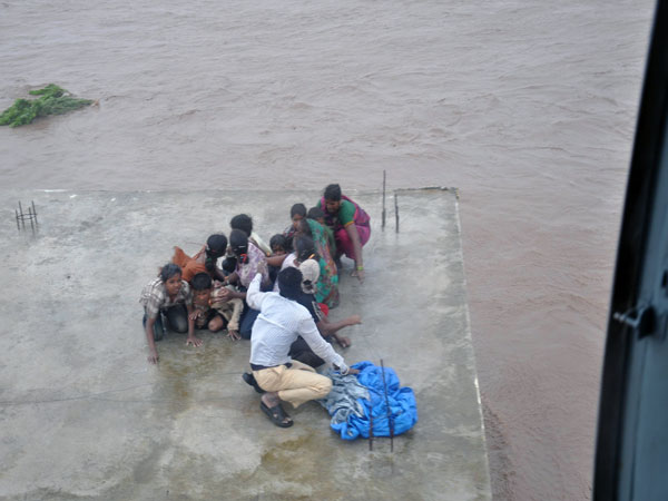 প্রবল বর্ষণে গুজরাত মৃত ১১