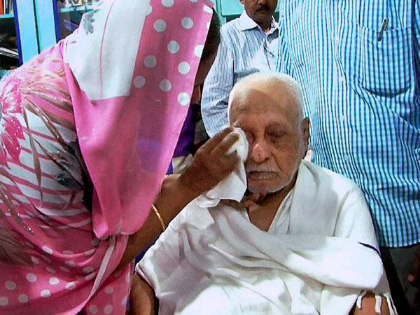 মৃত্যুর একদিন আগেই ফোনে দাদা খোঁজ খবর নিয়েছিলেন কালাম মৃত্যুর একদিন আগেই ফোনে দাদা খোঁজ খবর নিয়েছিলেন কালাম