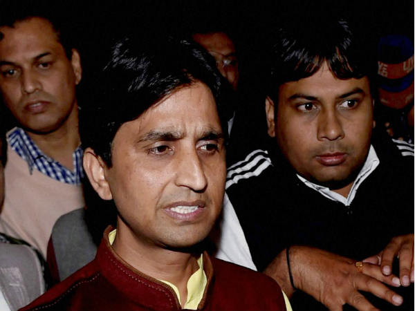কুমার বিশ্বাসের বিরুদ্ধে শ্লীলতাহানির অভিযোগ
