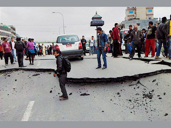 ফের একবার ভূমিকম্পে কাঁপল নেপাল, আতঙ্কে সাধারণ মানুষ ফের একবার ভূমিকম্পে কাঁপল নেপাল, আতঙ্কে সাধারণ মানুষ