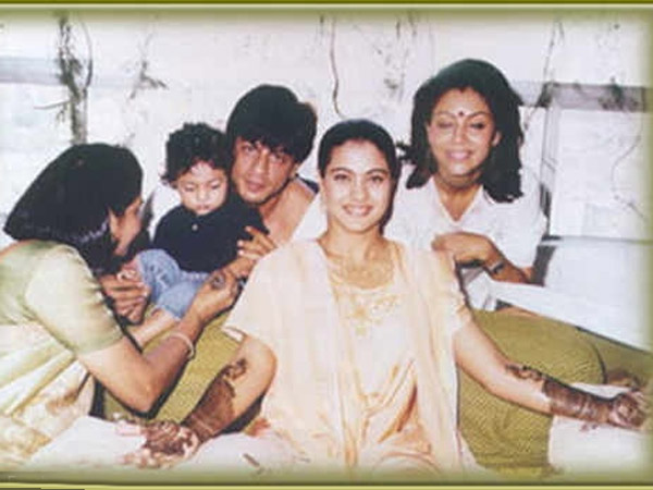 খান পরিবারের সঙ্গে