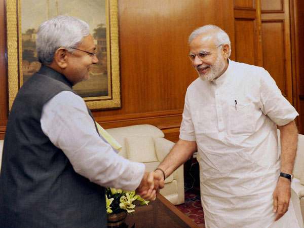 প্রধানমন্ত্রীকে কটাক্ষ নীতীশের
