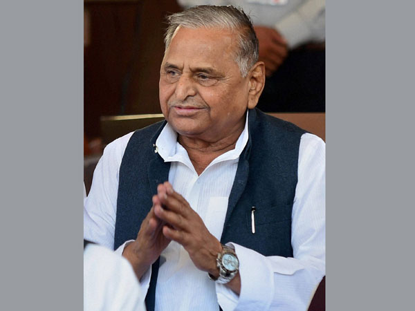 ধর্ষণ নিয়ে ফের বিতর্কিত মন্তব্য মুলায়মের