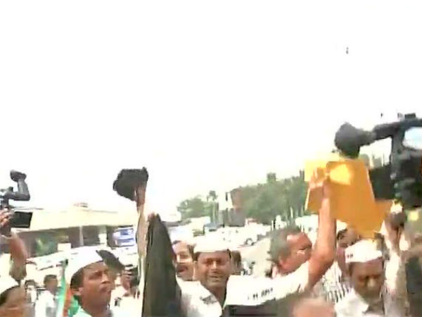বিক্ষোভে কেজরিওয়াল