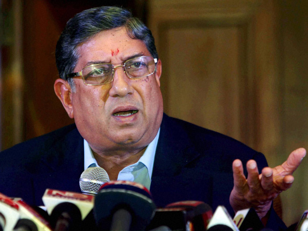 ফের শ্রীনি বিতর্ক