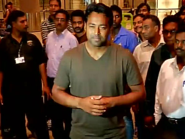 ভারতে ফিরলেন লিয়েন্ডার