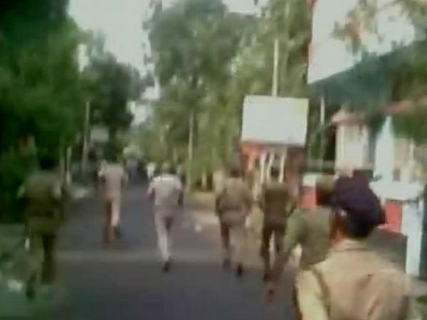পুলিশের তাড়া