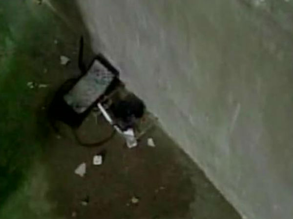 ভেঙে গিয়েছে ইভিএম