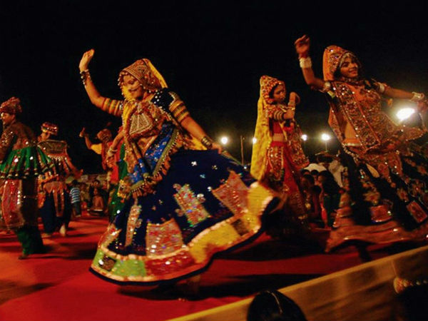 গরবা নাচে ফতোয়া