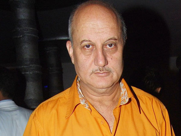 পুরস্কার ফেরতের পিছনে রয়েছে রাজনীতি