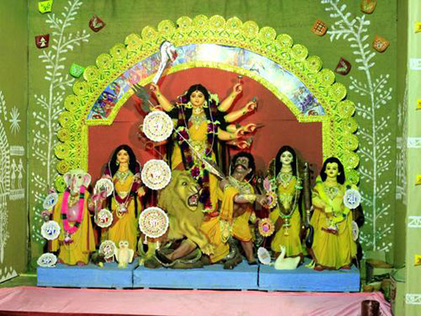 মহাষষ্ঠীতে আরও জনজোয়ারের আশঙ্কা, নিরাপত্তা নিয়ে থাকছে প্রশ্ন মহাষষ্ঠীতে আরও জনজোয়ারের আশঙ্কা, নিরাপত্তা নিয়ে থাকছে প্রশ্ন