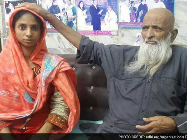 ১৫ বছর পর পাকিস্তান থেকে ভারতে ফিরলেন গীতা ১৫ বছর পর পাকিস্তান থেকে ভারতে ফিরলেন গীতা