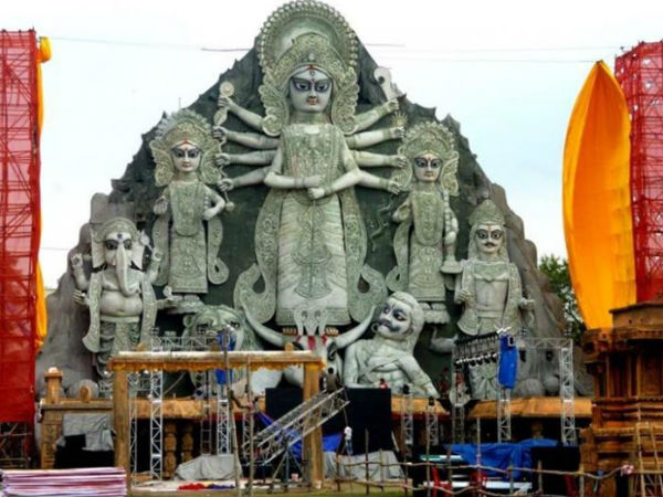 আগামী ১০ বছরের জন্য 'সবচেয়ে বড় দুর্গা' থাকছে কলকাতাতেই! আগামী ১০ বছরের জন্য 'সবচেয়ে বড় দুর্গা' থাকছে কলকাতাতেই!