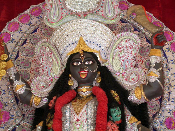 আজ কালীপুজো, শক্তির আরাধনায় মাতোয়ারা রাজ্যবাসী আজ কালীপুজো, শক্তির আরাধনায় মাতোয়ারা রাজ্যবাসী