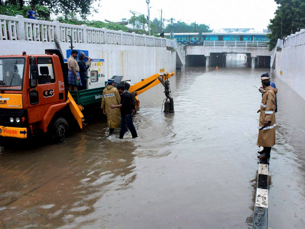 জল বের করার কাজ