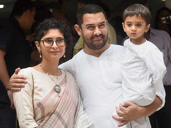 'আমেরিকা বিমানবন্দরে কাপড় খুলে তল্লাশি দিতে চান কিরণ রাও 'আমেরিকা বিমানবন্দরে কাপড় খুলে তল্লাশি দিতে চান কিরণ রাও
