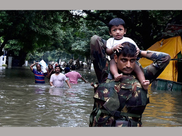 উদ্ধাককার্যে ব্যস্ত এনডিআরএফ