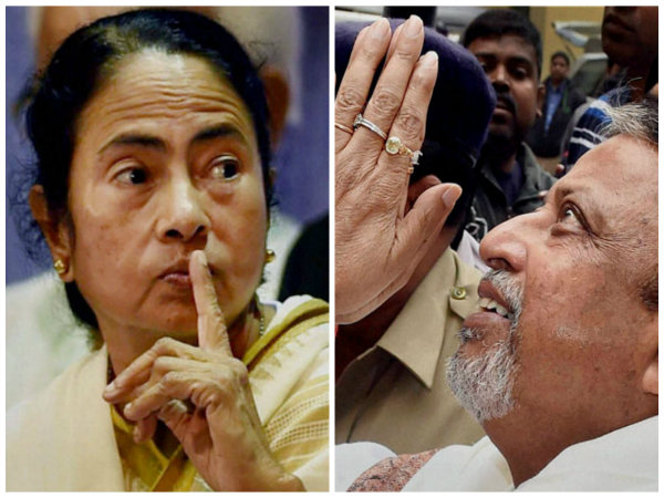 হঠাৎ সেন্ট্রাল হলে কুশল বিনিময়, নৈশভোজে আমন্ত্রণ, মমতা-মুকুল দূরত্ব কি তবে 'সাজানো ঘটনা'? জল্পনা হঠাৎ সেন্ট্রাল হলে কুশল বিনিময়, নৈশভোজে আমন্ত্রণ, মমতা-মুকুল দূরত্ব কি তবে 'সাজানো ঘটনা'? জল্পনা