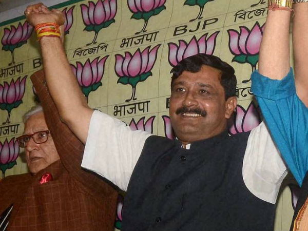 সরানো হল রাহুলকে