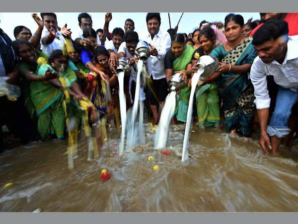 স্মরণে ২০০৪ সালের সুনামি