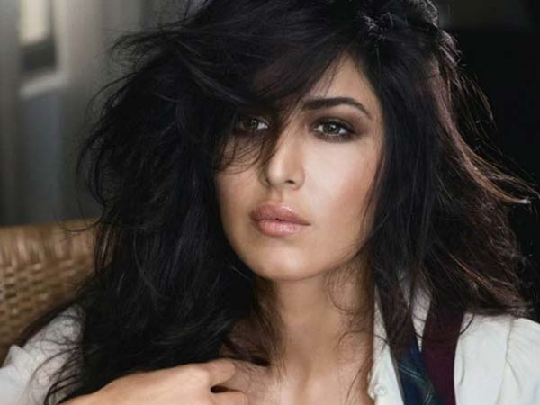 সাদা শার্ট ও টাই