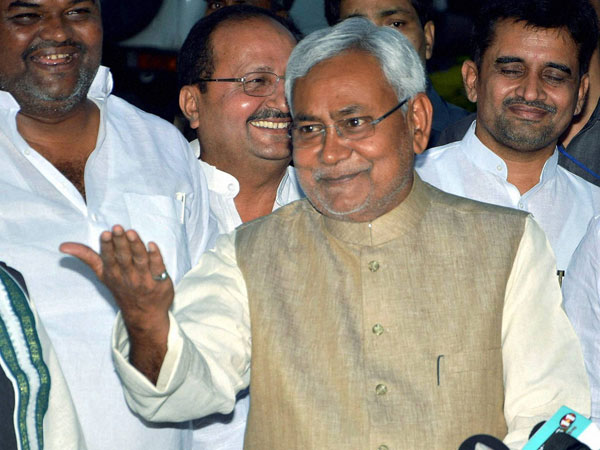 নীতীশের কটাক্ষ