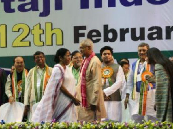সটান ডিগবাজি : তৃণমূলের দুয়ারেই ভিজে বেড়াল রেজ্জাক মোল্লার ! সটান ডিগবাজি : তৃণমূলের দুয়ারেই ভিজে বেড়াল রেজ্জাক মোল্লার !