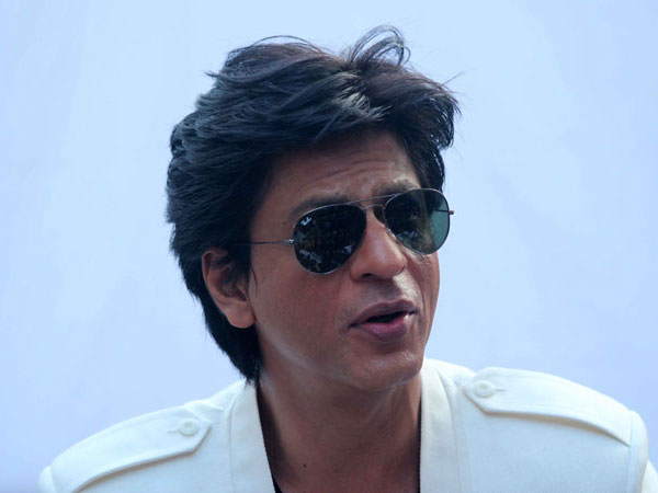 আক্রমণের মুখে শাহরুখ