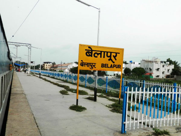 ৪) ২টো স্টেশন জায়গা একটাই