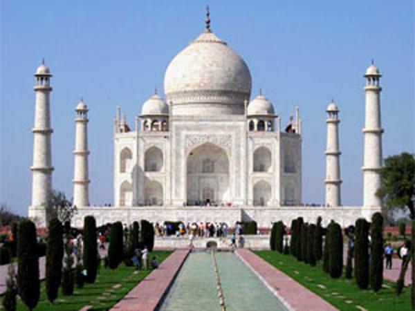 তাজমহলের চূড়া ভাঙল