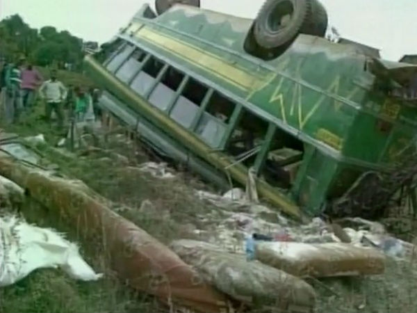 জম্মু-কাশ্মীরে পথদুর্ঘটনা