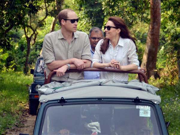 তাজমহলে সস্ত্রীক ইংল্যান্ডের যুবরাজ