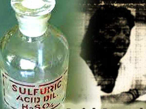 এতাহ-তে ছাত্রীর উপরে অ্যাসিড হামলা