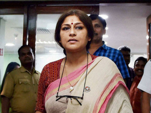ফুল ছুড়লেন রূপা