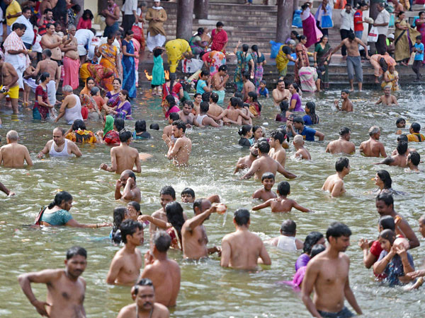এবছর শেষবারের মতো ডুব দিয়ে পূণ্যস্নান