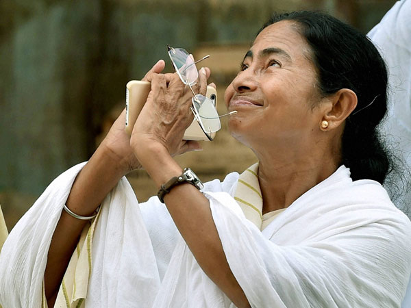 রেড রোডে শপথ মমতার